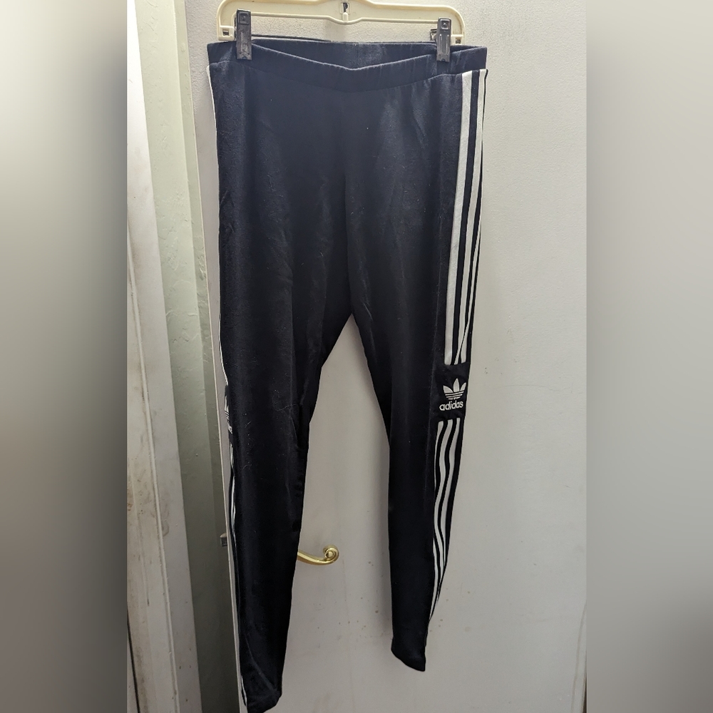 Adidas Women's Black with White Three stripe leggings size Medium